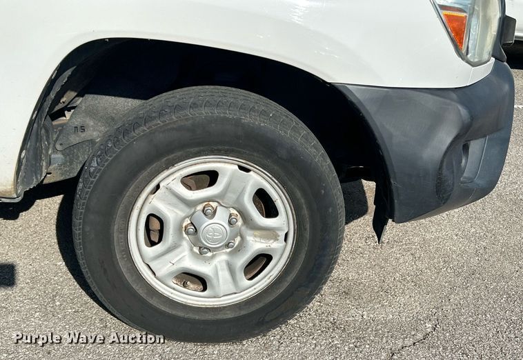 image for item EG0569 2013 Toyota Tacoma Access Cab pickup truck