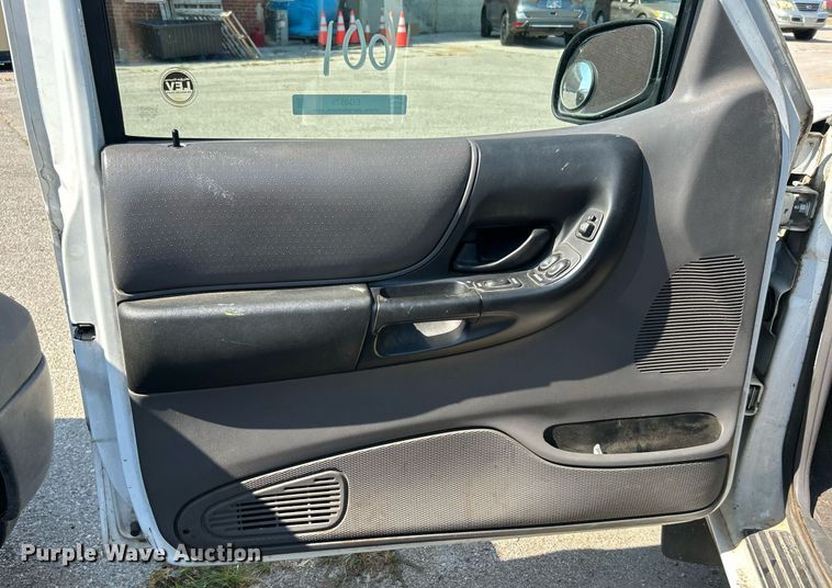 image for item EG0579 2002 Ford Ranger SuperCab pickup truck