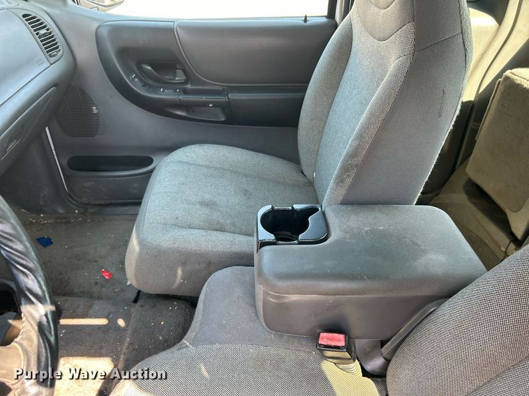 image for item EG0579 2002 Ford Ranger SuperCab pickup truck