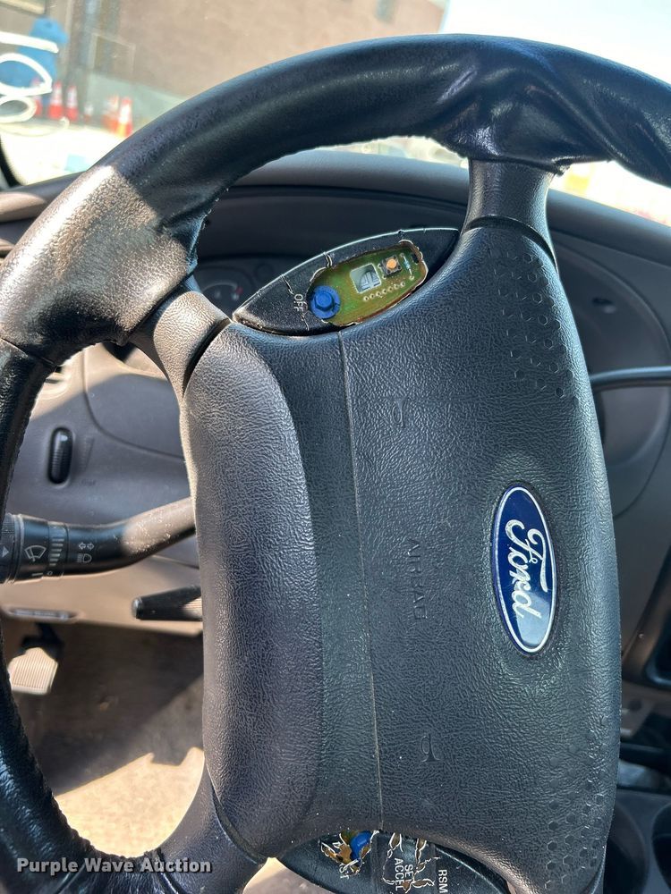 image for item EG0579 2002 Ford Ranger SuperCab pickup truck