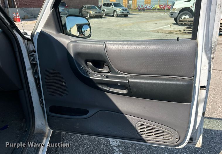 image for item EG0579 2002 Ford Ranger SuperCab pickup truck