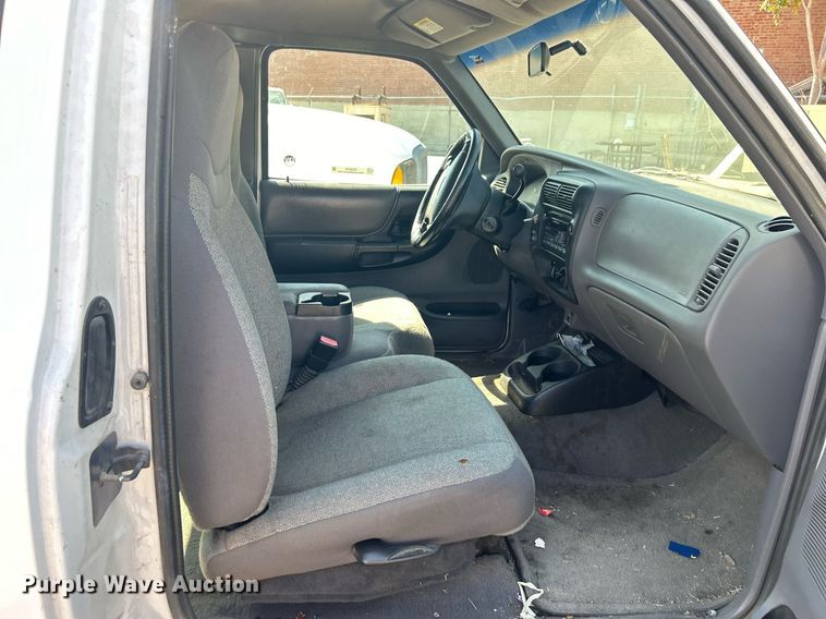 image for item EG0579 2002 Ford Ranger SuperCab pickup truck