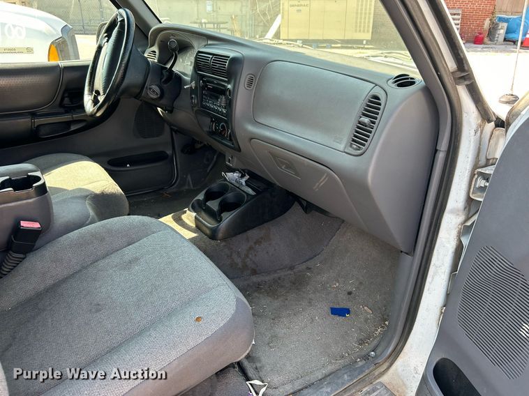 image for item EG0579 2002 Ford Ranger SuperCab pickup truck