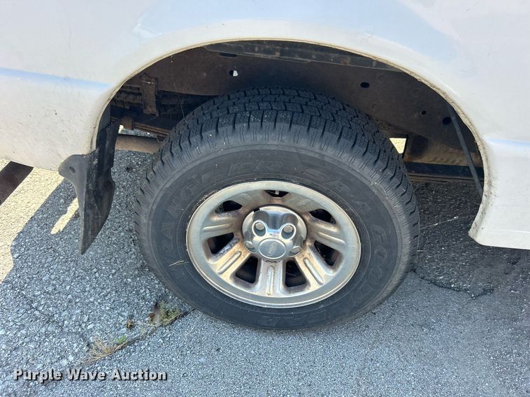 image for item EG0579 2002 Ford Ranger SuperCab pickup truck