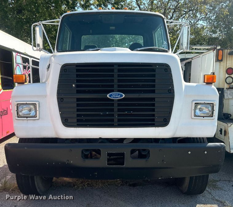 image for item EG0600 1993 Ford LNT8000 truck cab and chassis
