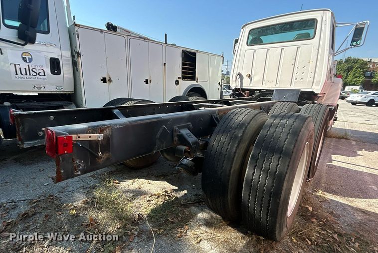 image for item EG0600 1993 Ford LNT8000 truck cab and chassis