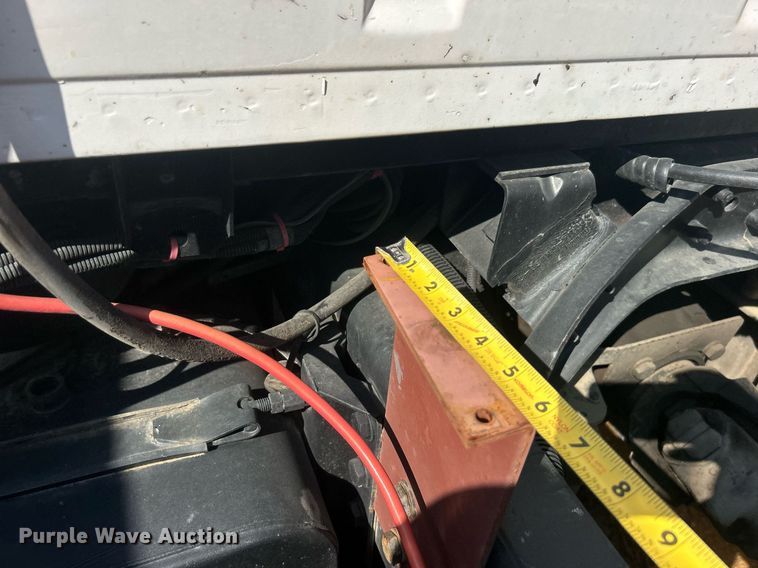 image for item EG0600 1993 Ford LNT8000 truck cab and chassis