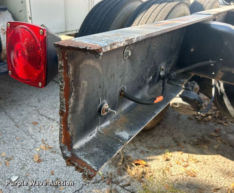 image for item EG0600 1993 Ford LNT8000 truck cab and chassis