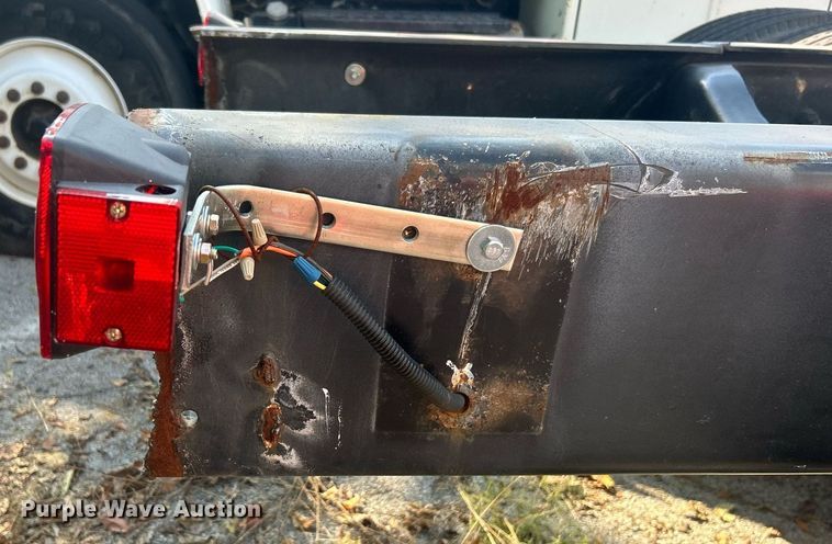 image for item EG0600 1993 Ford LNT8000 truck cab and chassis