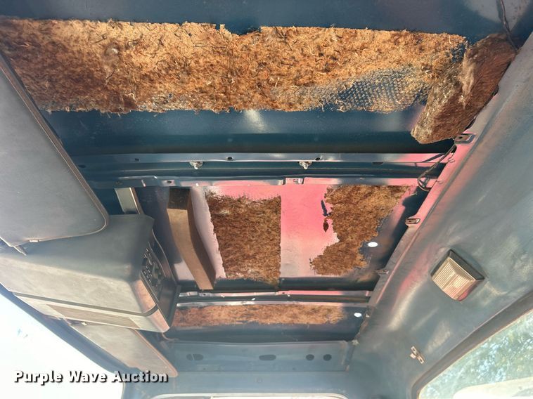 image for item EG0600 1993 Ford LNT8000 truck cab and chassis