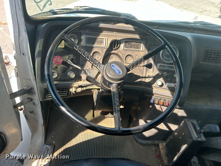 image for item EG0600 1993 Ford LNT8000 truck cab and chassis