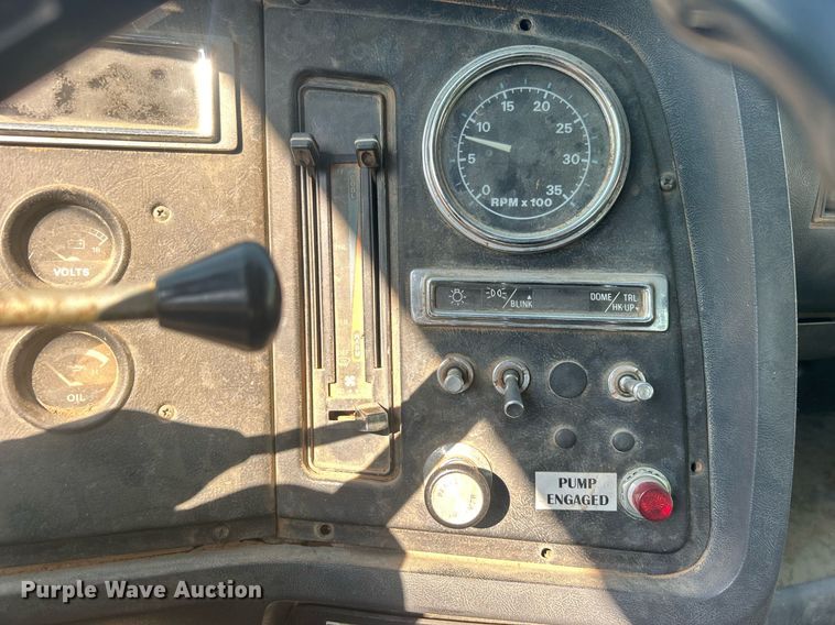 image for item EG0600 1993 Ford LNT8000 truck cab and chassis