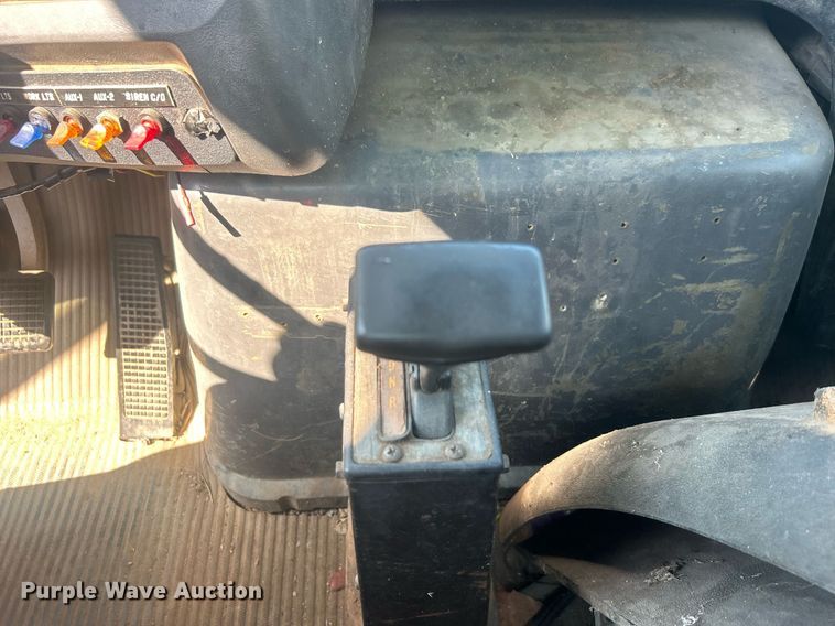 image for item EG0600 1993 Ford LNT8000 truck cab and chassis