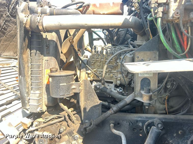 image for item EG0600 1993 Ford LNT8000 truck cab and chassis