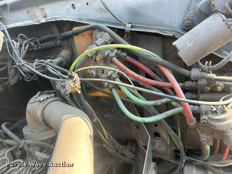 image for item EG0600 1993 Ford LNT8000 truck cab and chassis