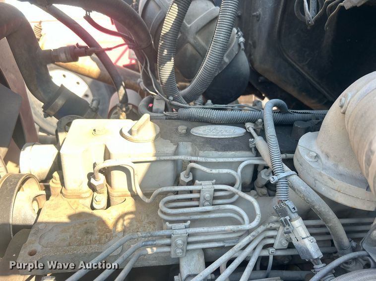 image for item EG0600 1993 Ford LNT8000 truck cab and chassis