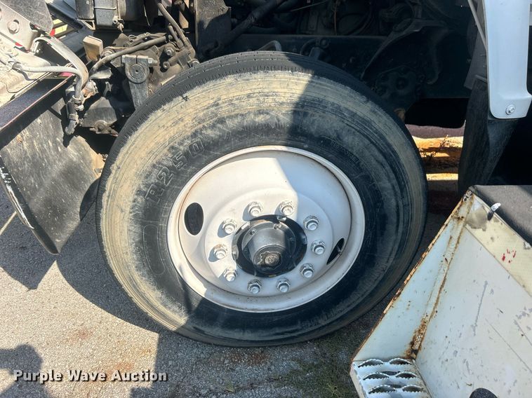 image for item EG0600 1993 Ford LNT8000 truck cab and chassis