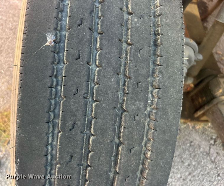 image for item EG0600 1993 Ford LNT8000 truck cab and chassis