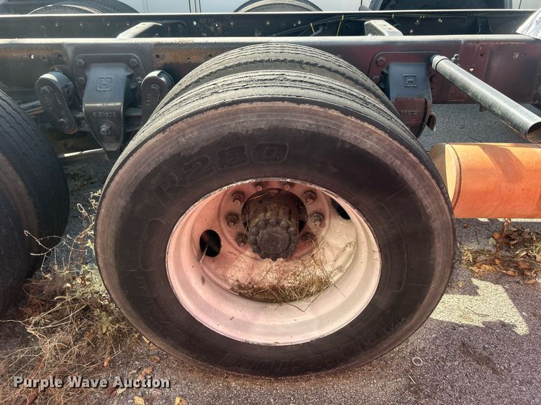 image for item EG0600 1993 Ford LNT8000 truck cab and chassis