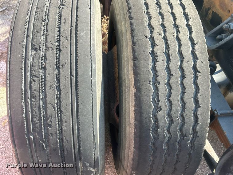 image for item EG0600 1993 Ford LNT8000 truck cab and chassis