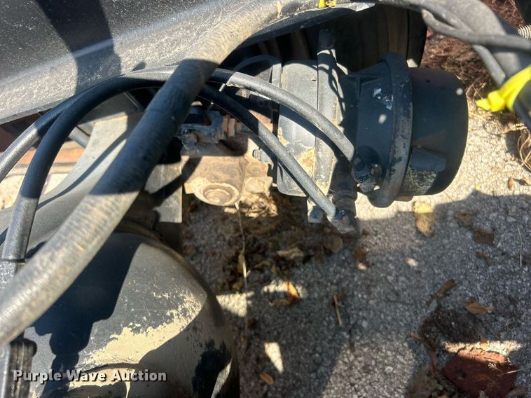 image for item EG0600 1993 Ford LNT8000 truck cab and chassis