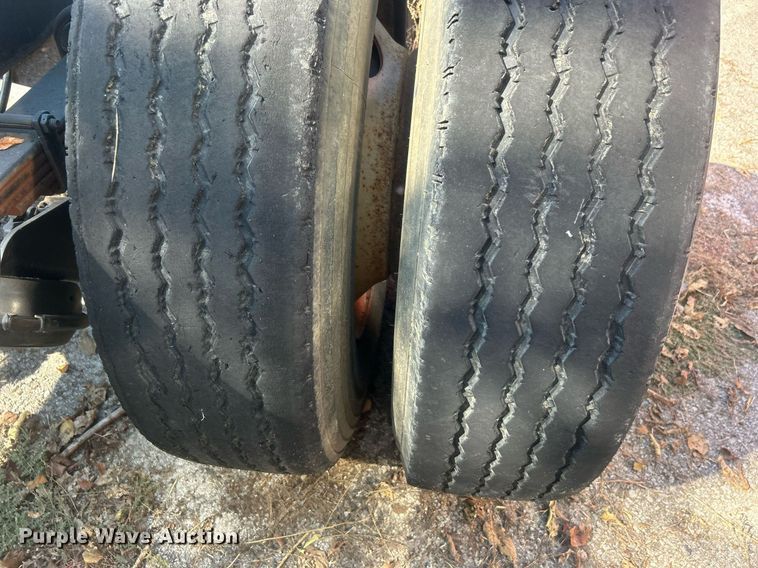 image for item EG0600 1993 Ford LNT8000 truck cab and chassis