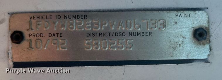 image for item EG0600 1993 Ford LNT8000 truck cab and chassis