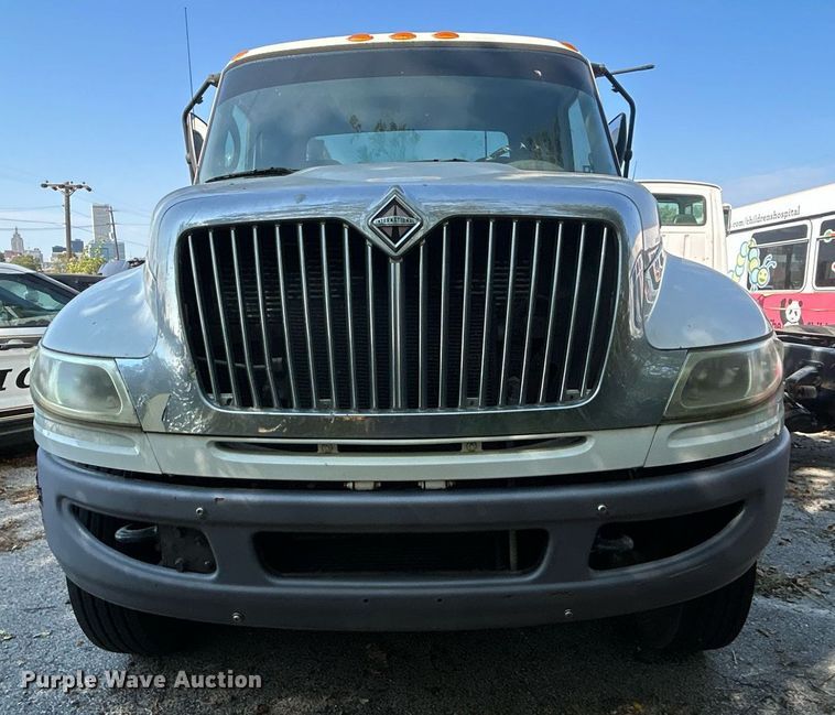 image for item EG0601 2008 International 4400 utility / service truck