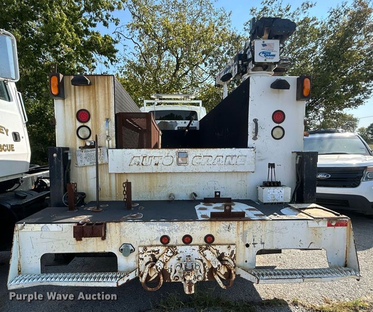 image for item EG0601 2008 International 4400 utility / service truck