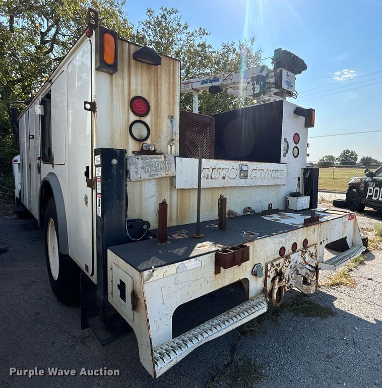 image for item EG0601 2008 International 4400 utility / service truck