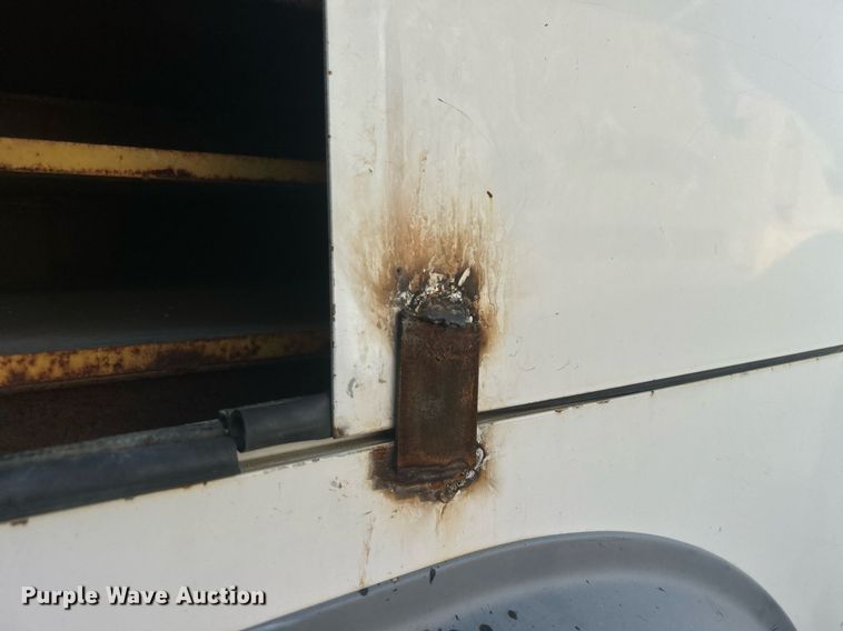 image for item EG0601 2008 International 4400 utility / service truck