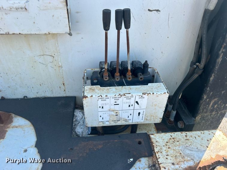 image for item EG0601 2008 International 4400 utility / service truck