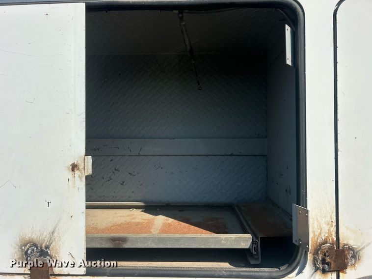 image for item EG0601 2008 International 4400 utility / service truck