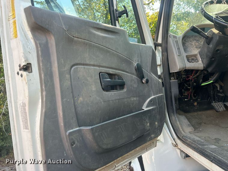 image for item EG0601 2008 International 4400 utility / service truck