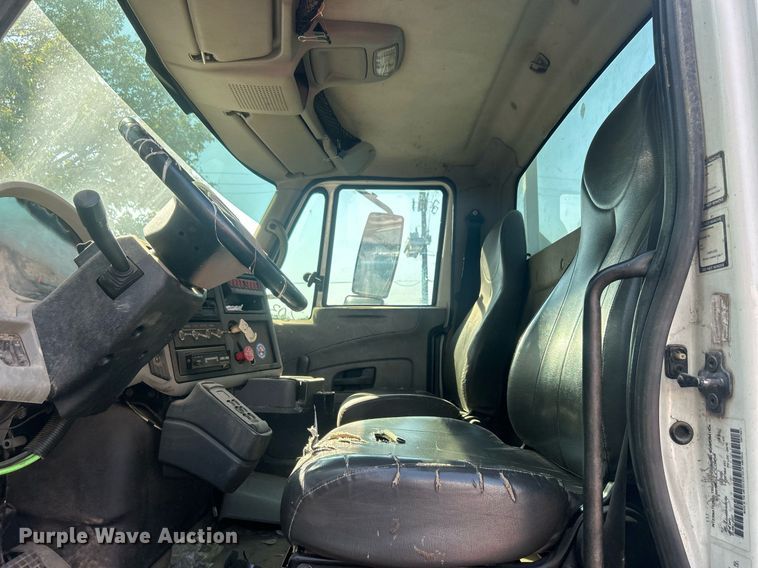 image for item EG0601 2008 International 4400 utility / service truck