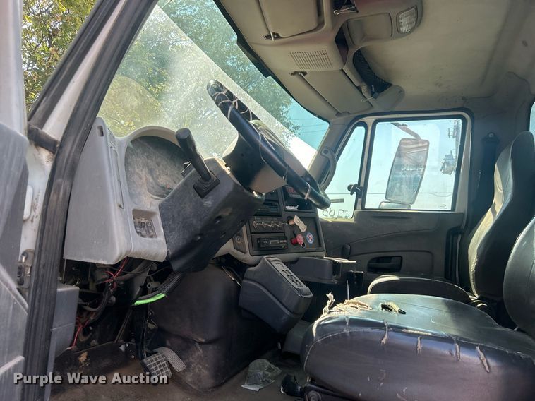 image for item EG0601 2008 International 4400 utility / service truck