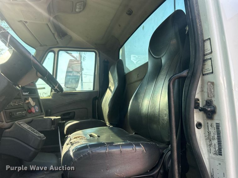 image for item EG0601 2008 International 4400 utility / service truck