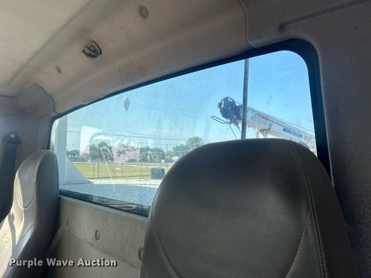 image for item EG0601 2008 International 4400 utility / service truck