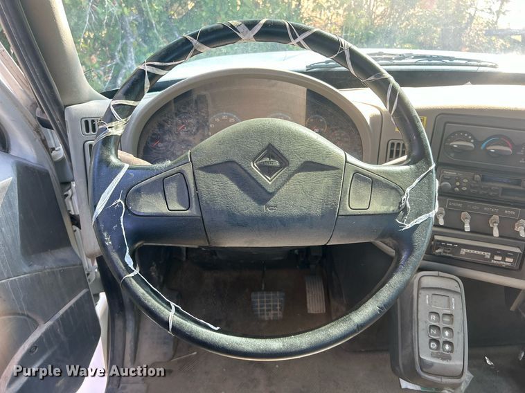 image for item EG0601 2008 International 4400 utility / service truck