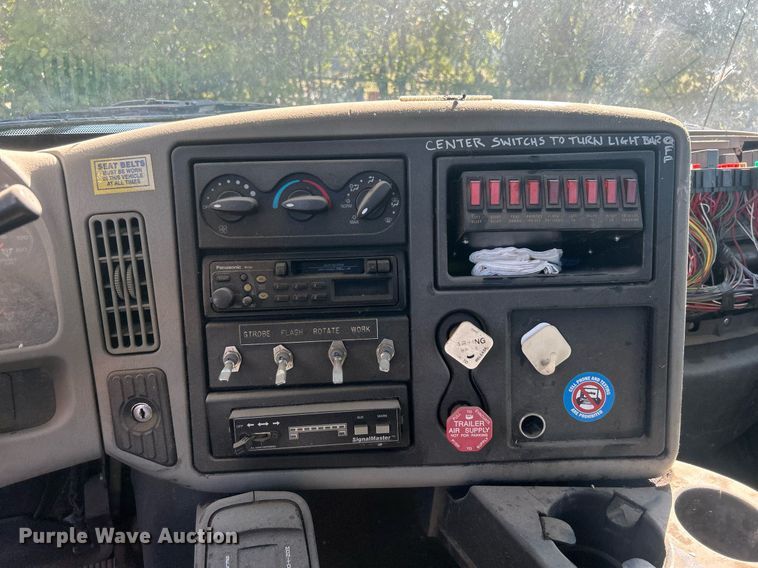 image for item EG0601 2008 International 4400 utility / service truck