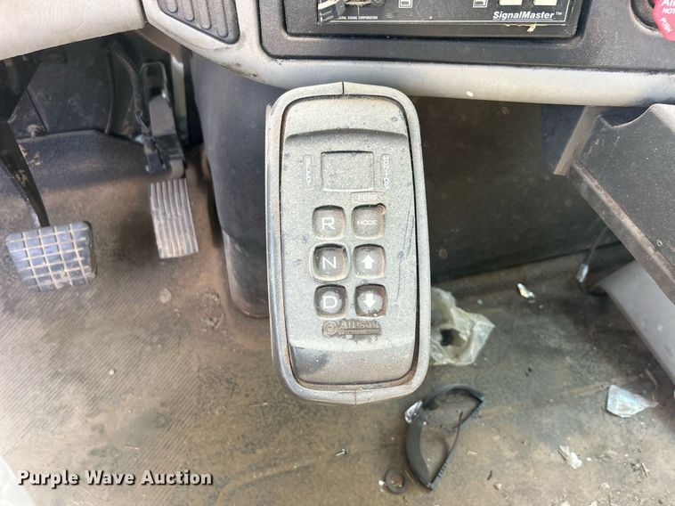 image for item EG0601 2008 International 4400 utility / service truck