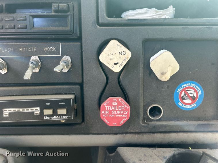 image for item EG0601 2008 International 4400 utility / service truck