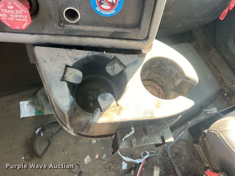 image for item EG0601 2008 International 4400 utility / service truck