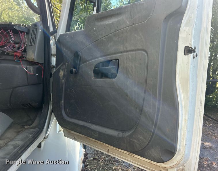 image for item EG0601 2008 International 4400 utility / service truck