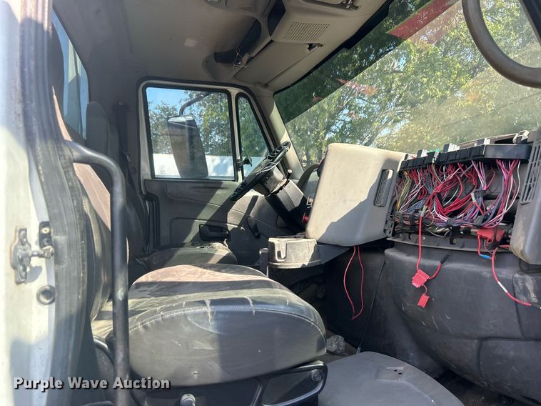 image for item EG0601 2008 International 4400 utility / service truck