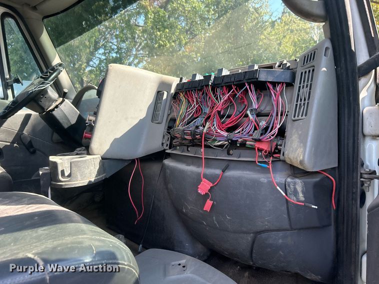 image for item EG0601 2008 International 4400 utility / service truck