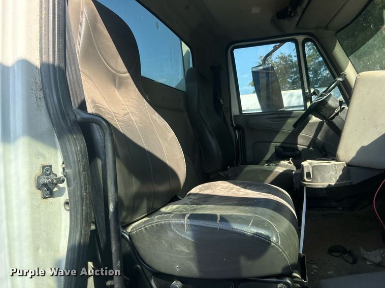 image for item EG0601 2008 International 4400 utility / service truck