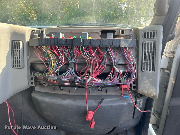 image for item EG0601 2008 International 4400 utility / service truck