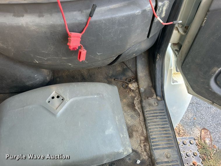 image for item EG0601 2008 International 4400 utility / service truck