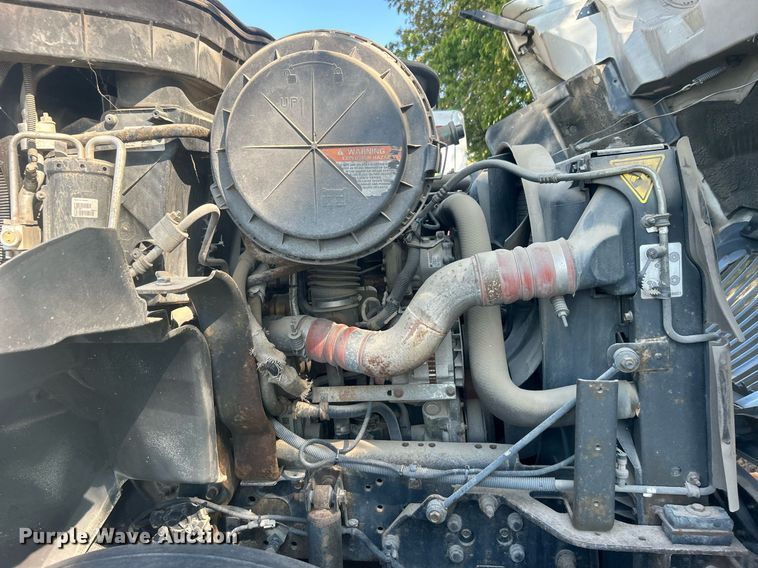 image for item EG0601 2008 International 4400 utility / service truck